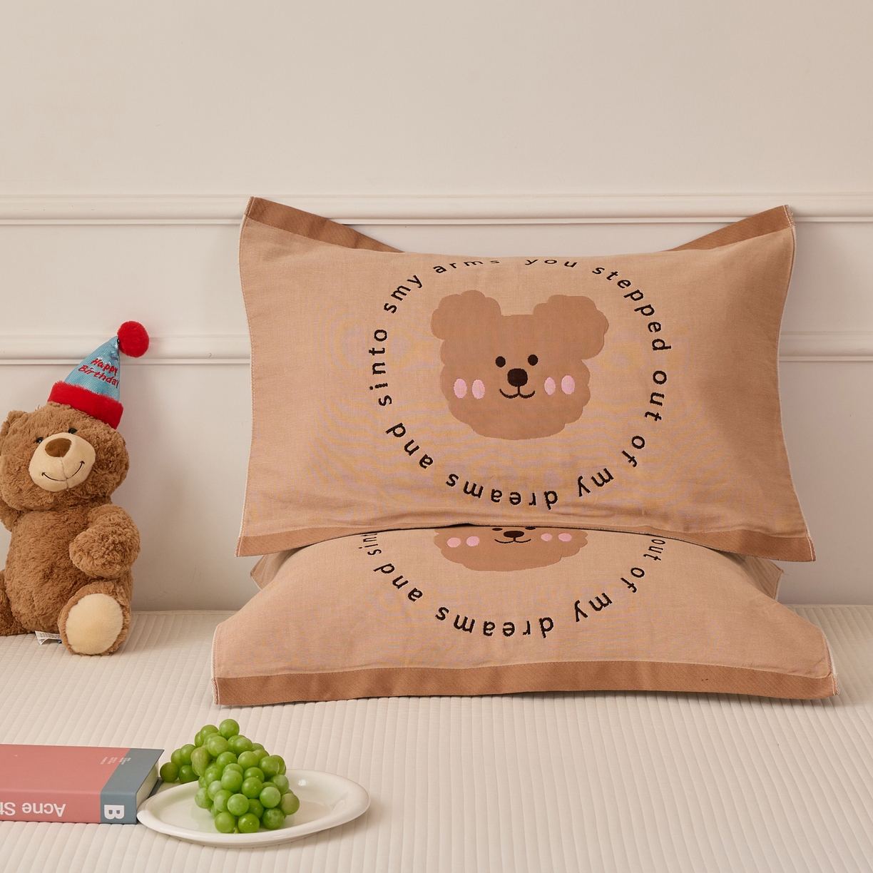 91家纺网 家纺一手货源 找家纺 沐瑟家纺 2026新款全棉纯棉八层枕巾-卡通格子 快乐熊 52x78cm枕巾一对