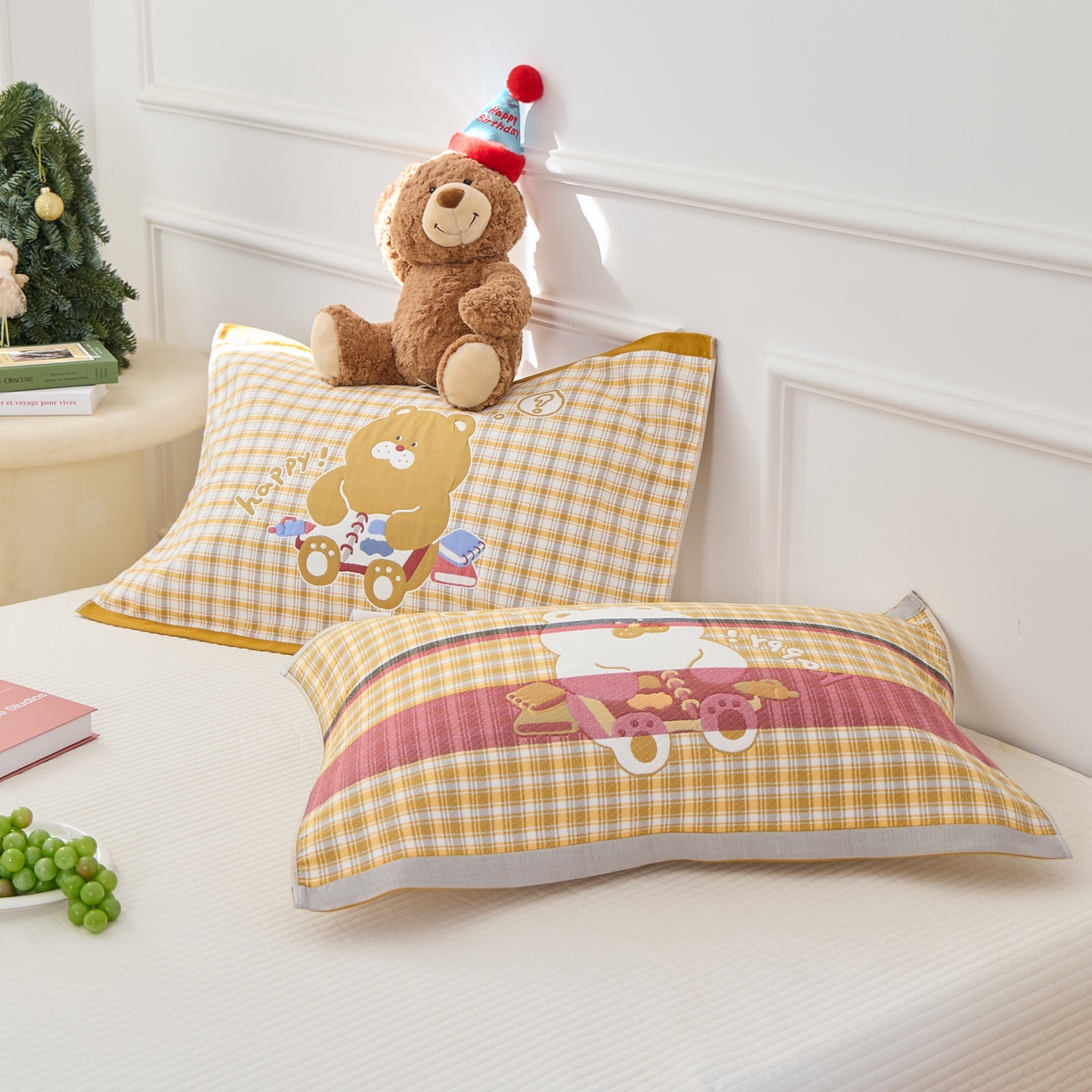 91家纺网 家纺一手货源 找家纺 沐瑟家纺 2026新款全棉纯棉八层枕巾-卡通格子 小黄熊 52x78cm枕巾一只