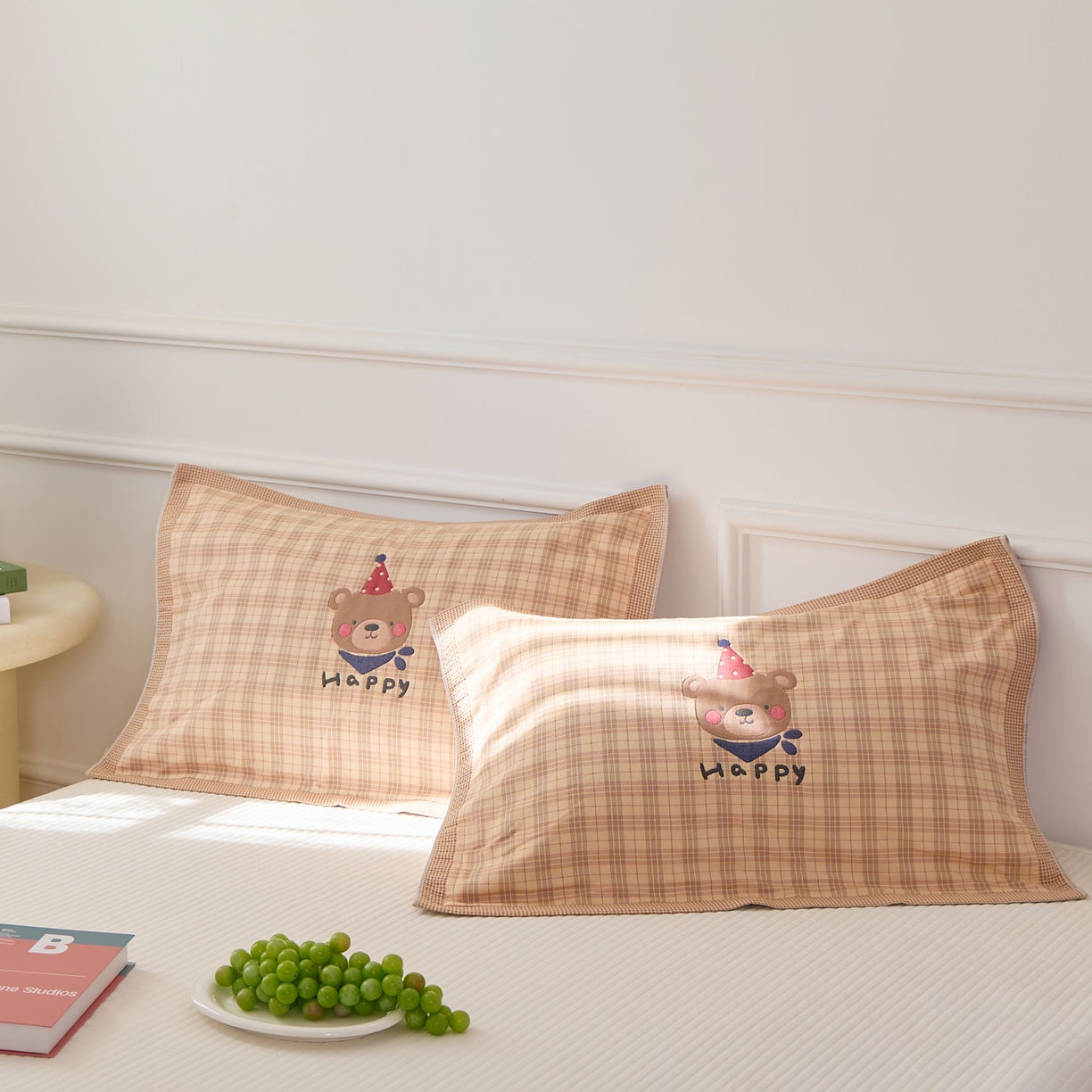 91家纺网 家纺一手货源 找家纺 沐瑟家纺 2026新款全棉纯棉八层枕巾-卡通格子 圣诞熊 52x78cm枕巾一对