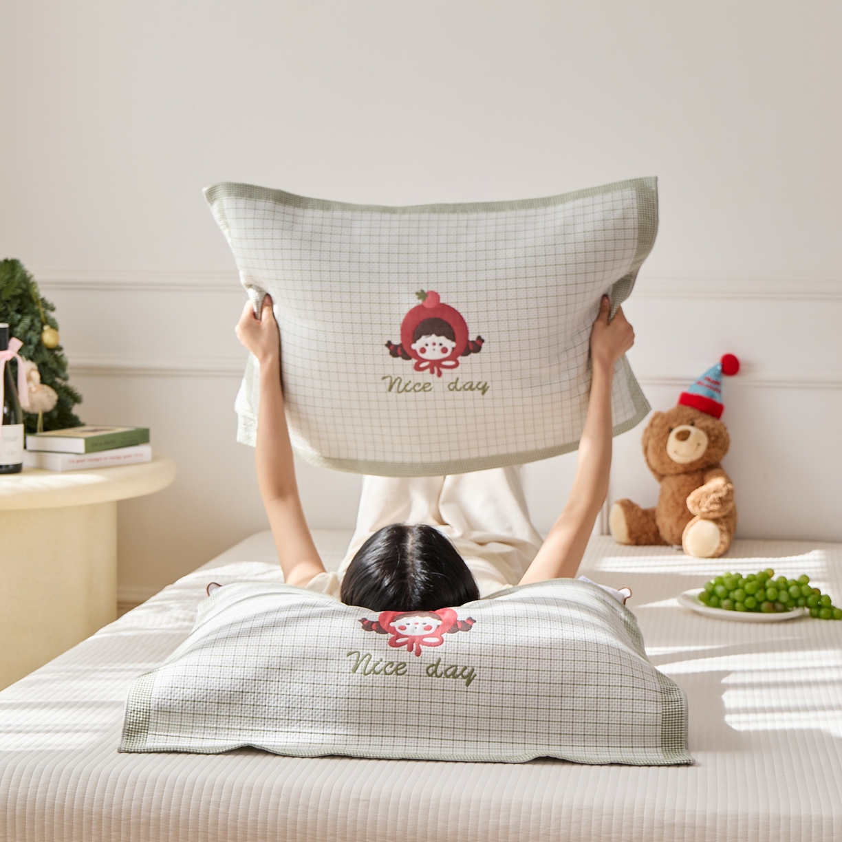 91家纺网 家纺一手货源 找家纺 沐瑟家纺 2026新款全棉纯棉八层枕巾-卡通格子 番茄女孩 52x78cm枕巾一对