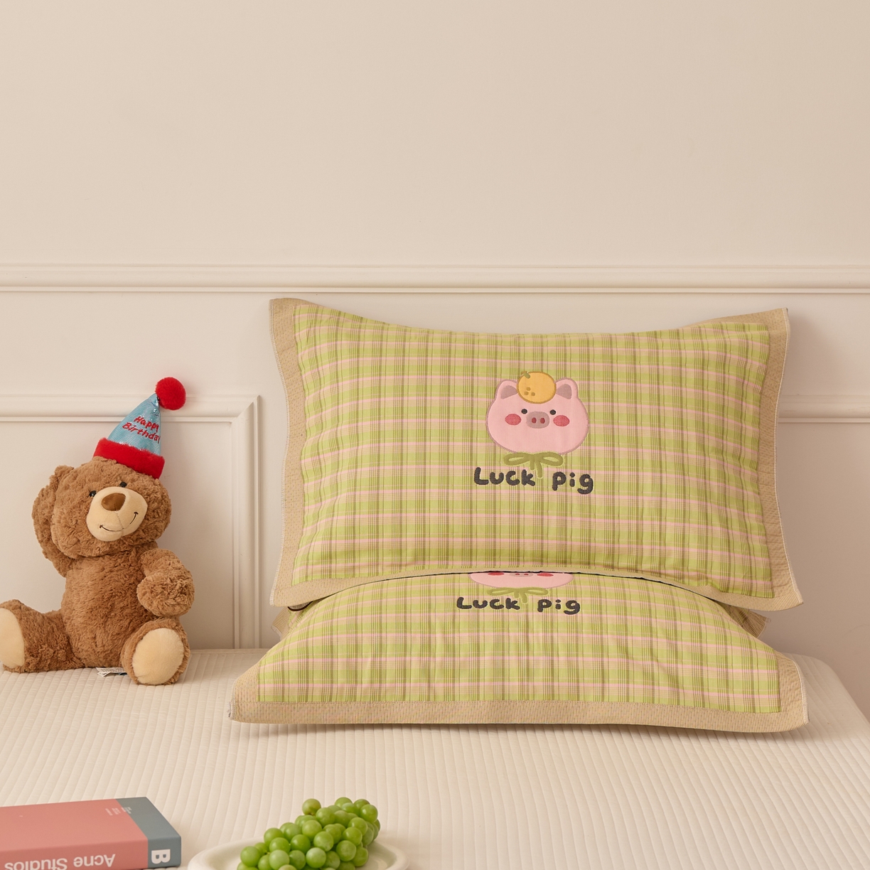 91家纺网 家纺一手货源 找家纺 沐瑟家纺 2026新款全棉纯棉八层枕巾-卡通格子 橙小猪 52x78cm枕巾一对