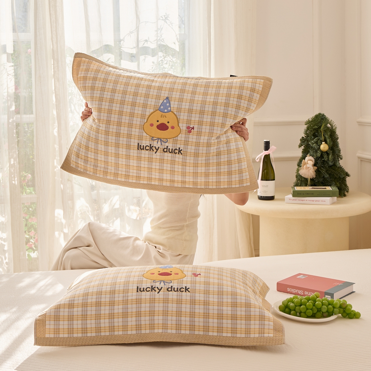 91家纺网 家纺一手货源 找家纺 沐瑟家纺 2026新款全棉纯棉八层枕巾-卡通格子 橙小鸭 52x78cm枕巾一只