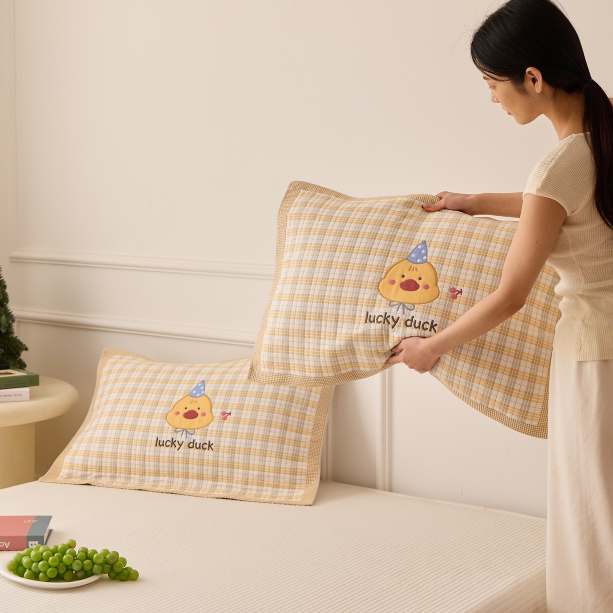 91家纺网 家纺一手货源 找家纺 沐瑟家纺 2026新款全棉纯棉八层枕巾-卡通格子 橙小鸭 52x78cm枕巾一对