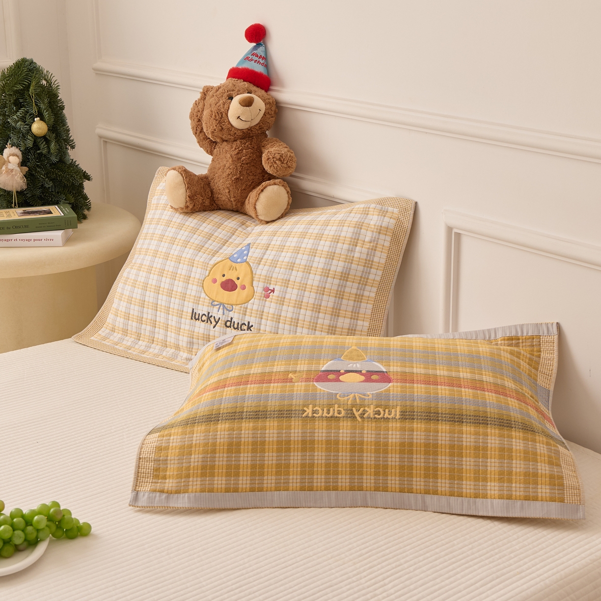 91家纺网 家纺一手货源 找家纺 沐瑟家纺 2026新款全棉纯棉八层枕巾-卡通格子 橙小鸭 52x78cm枕巾一只