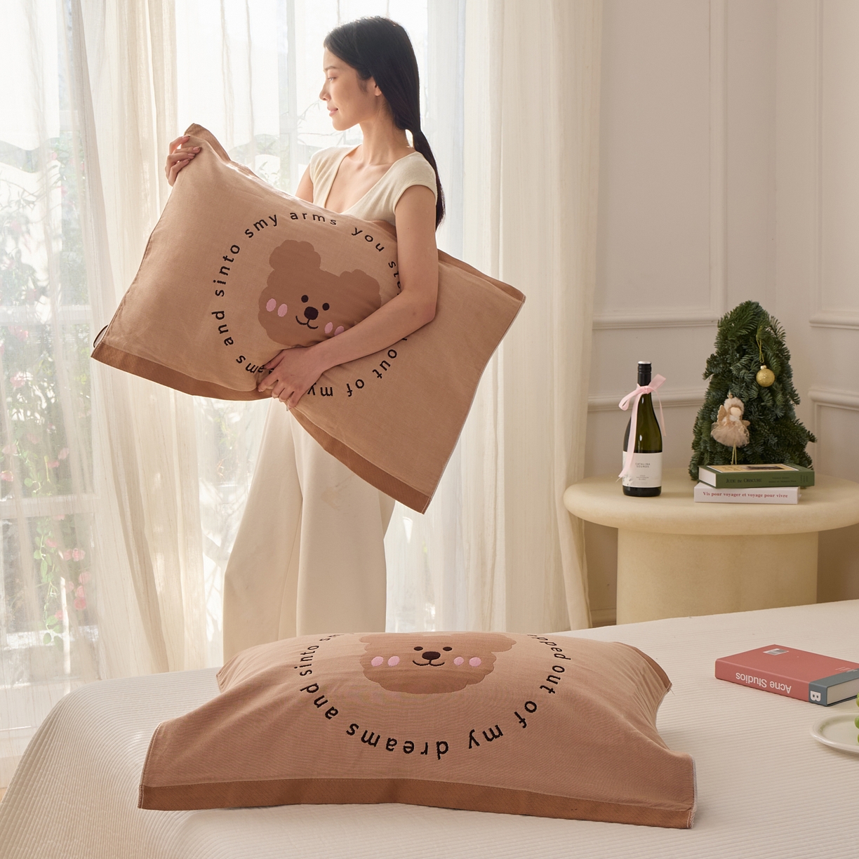 91家纺网 家纺一手货源 找家纺 沐瑟家纺 2026新款全棉纯棉八层枕巾-卡通格子 快乐熊 52x78cm枕巾一只