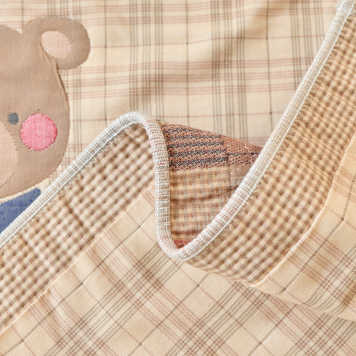 91家纺网 家纺一手货源 找家纺 沐瑟家纺 2026新款全棉纯棉八层枕巾-卡通格子 圣诞熊 52x78cm枕巾一对