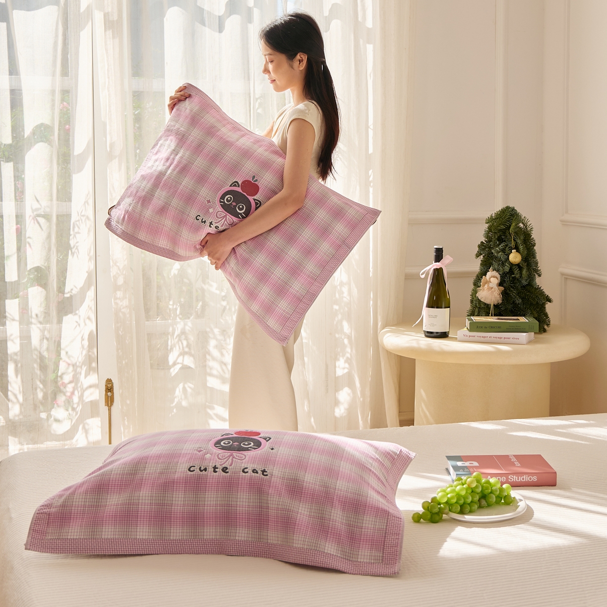 91家纺网 家纺一手货源 找家纺 沐瑟家纺 2026新款全棉纯棉八层枕巾-卡通格子 苹果猫 52x78cm枕巾一只