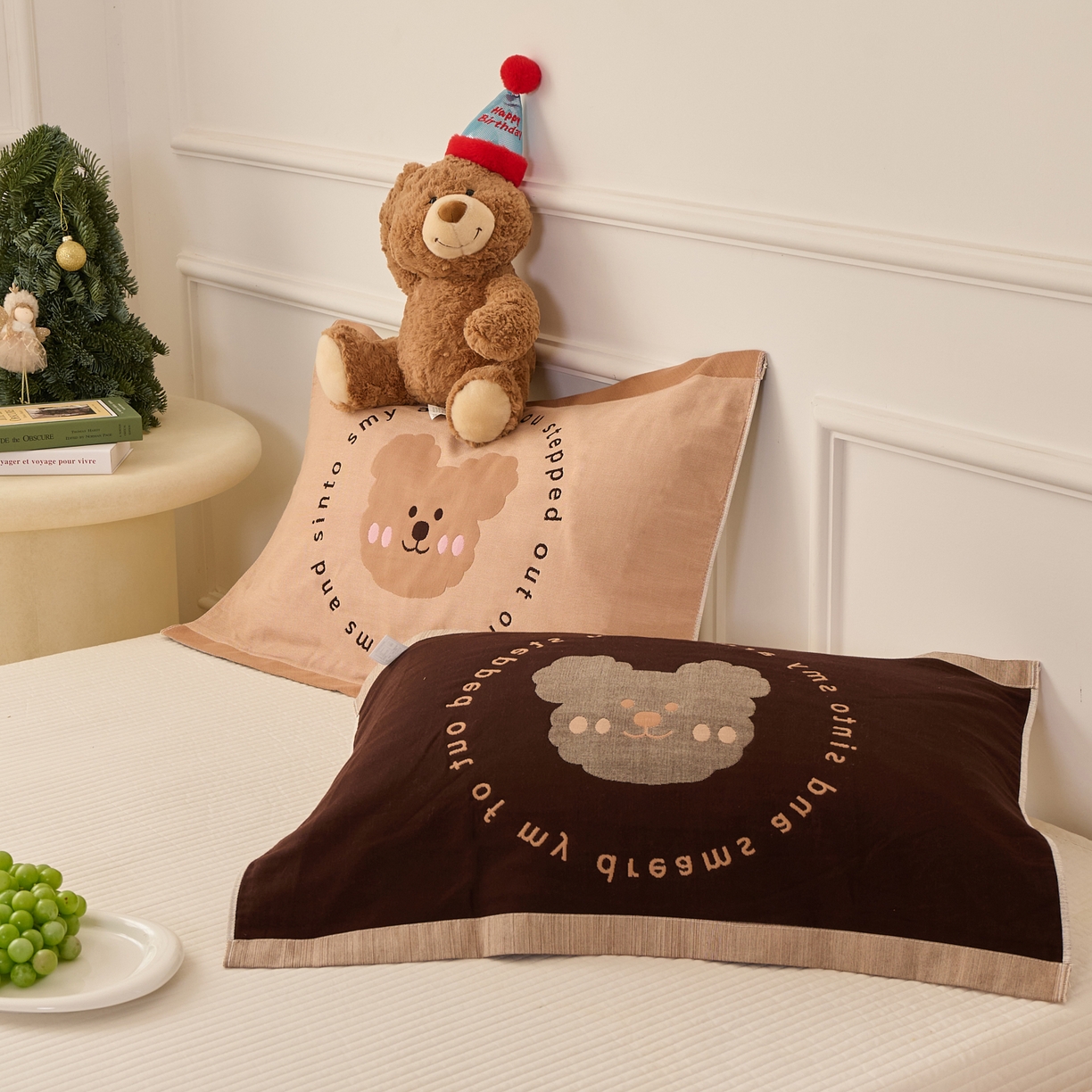 91家纺网 家纺一手货源 找家纺 沐瑟家纺 2026新款全棉纯棉八层枕巾-卡通格子 快乐熊 52x78cm枕巾一只