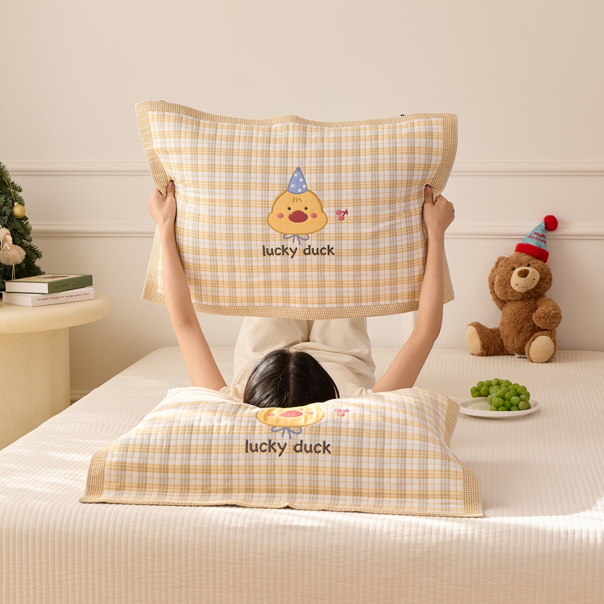 91家纺网 家纺一手货源 找家纺 沐瑟家纺 2026新款全棉纯棉八层枕巾-卡通格子 橙小鸭 52x78cm枕巾一只