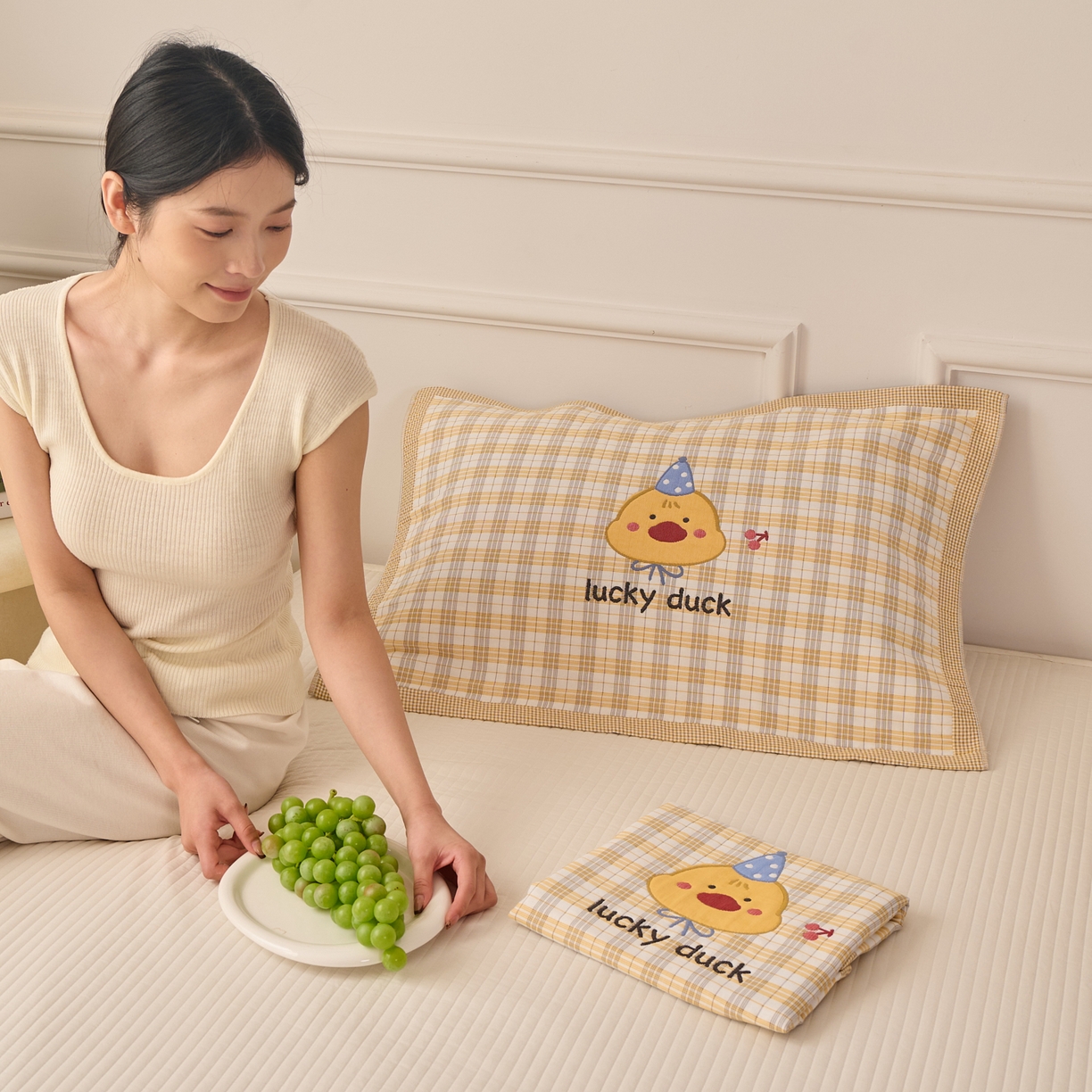 91家纺网 家纺一手货源 找家纺 沐瑟家纺 2026新款全棉纯棉八层枕巾-卡通格子 橙小鸭 52x78cm枕巾一对