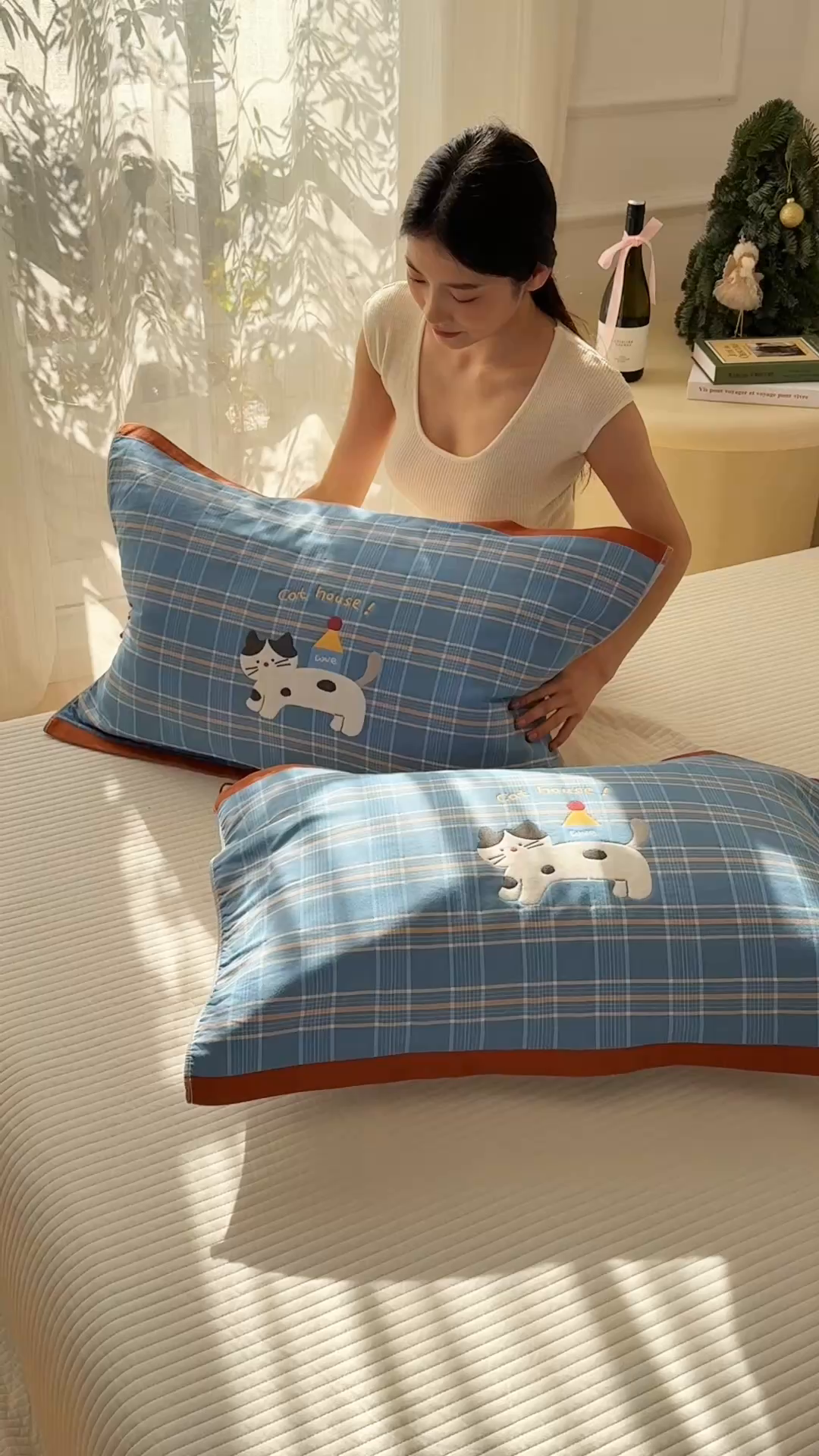 91家纺网 家纺一手货源 找家纺 沐瑟家纺 2026新款全棉纯棉八层枕巾-卡通格子 房子猫 52x78cm枕巾一对