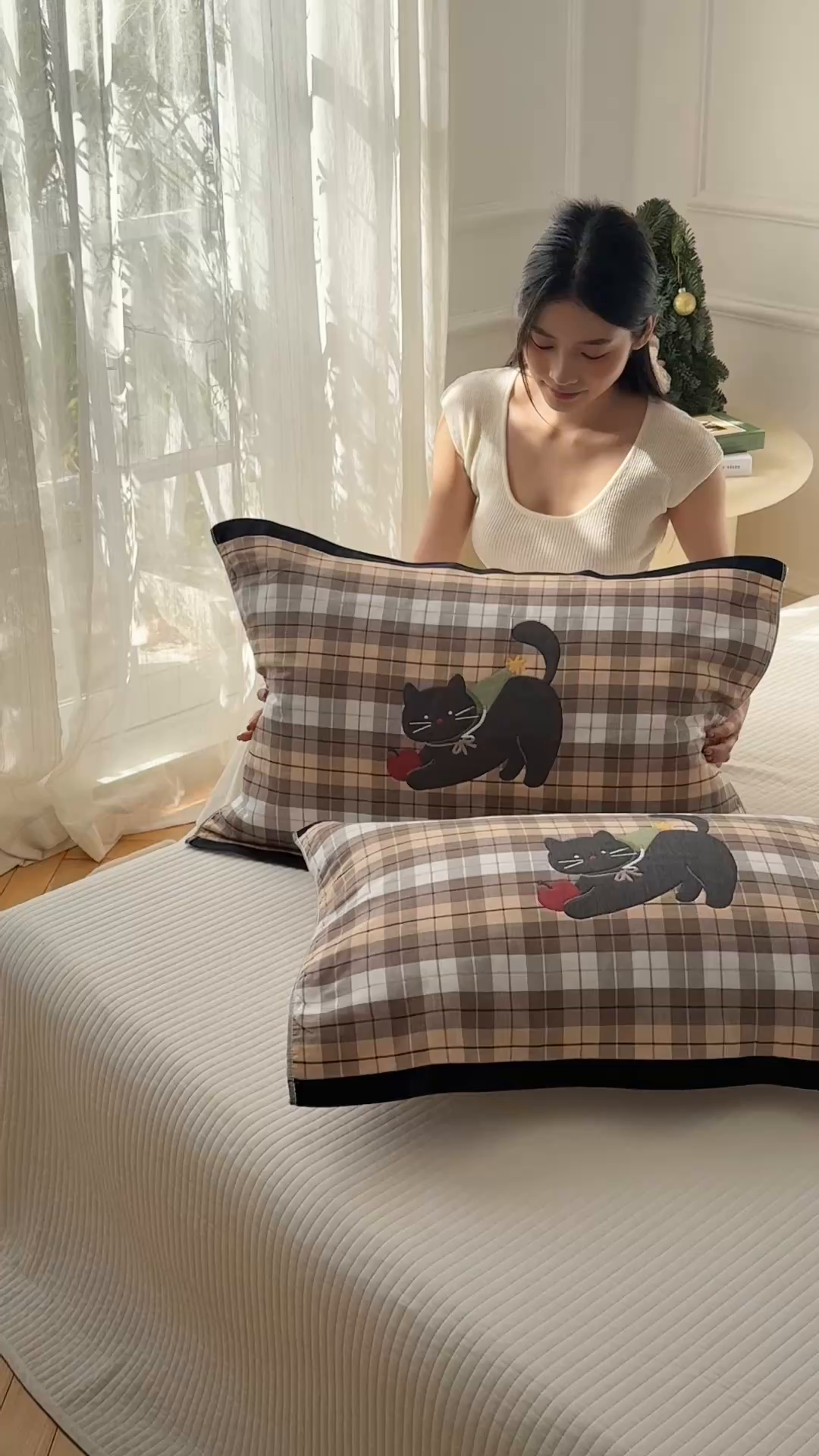 91家纺网 家纺一手货源 找家纺 沐瑟家纺 2026新款全棉纯棉八层枕巾-卡通格子 给予猫 52x78cm枕巾一只