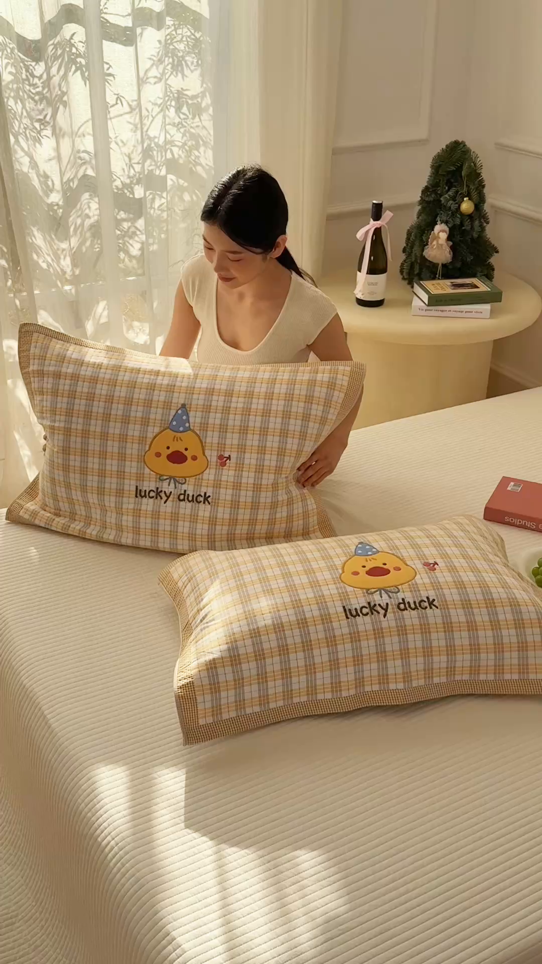 91家纺网 家纺一手货源 找家纺 沐瑟家纺 2026新款全棉纯棉八层枕巾-卡通格子 橙小鸭 52x78cm枕巾一对