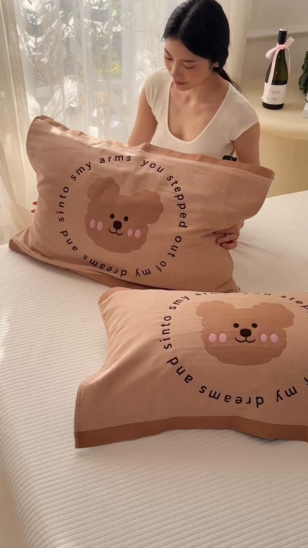 91家纺网 家纺一手货源 找家纺 沐瑟家纺 2026新款全棉纯棉八层枕巾-卡通格子 快乐熊 52x78cm枕巾一对