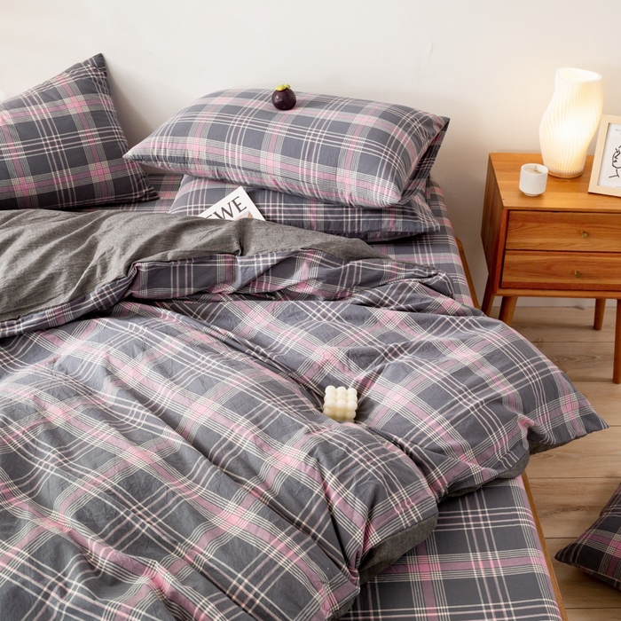 91家纺网 家纺一手货源 找家纺 咏绒家纺工厂店 2025新款A类色织水洗棉四件套 灰粉格