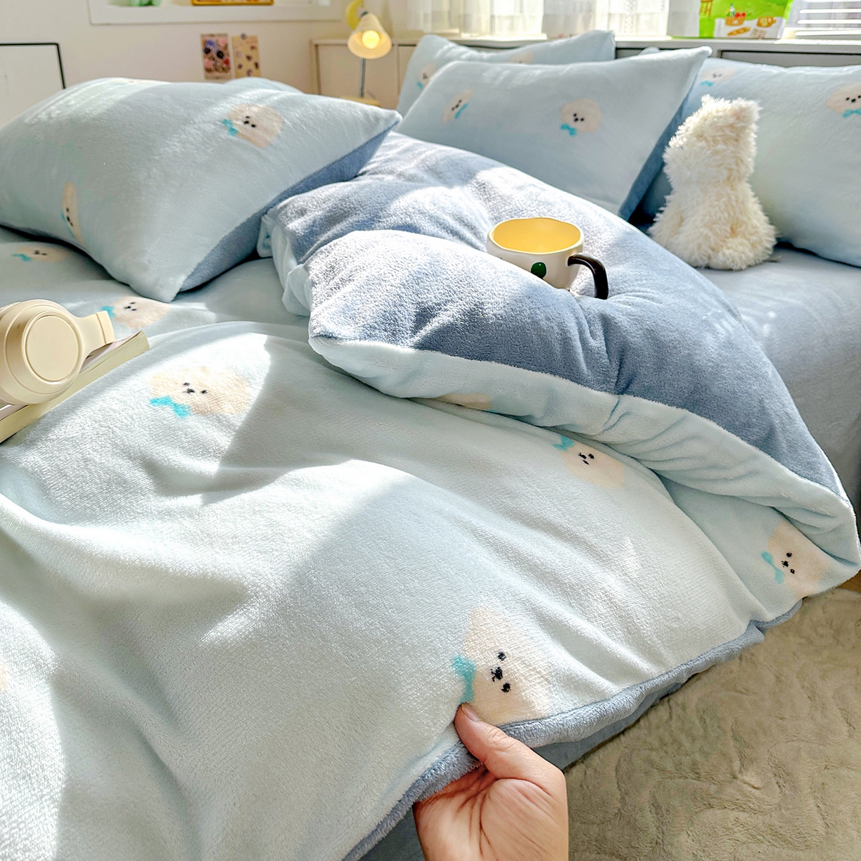 91家纺网 家纺一手货源 找家纺 优选 2025新款小清新加厚高克重牛奶绒四件套直播爆款电商爆款 绒绒小狗蓝