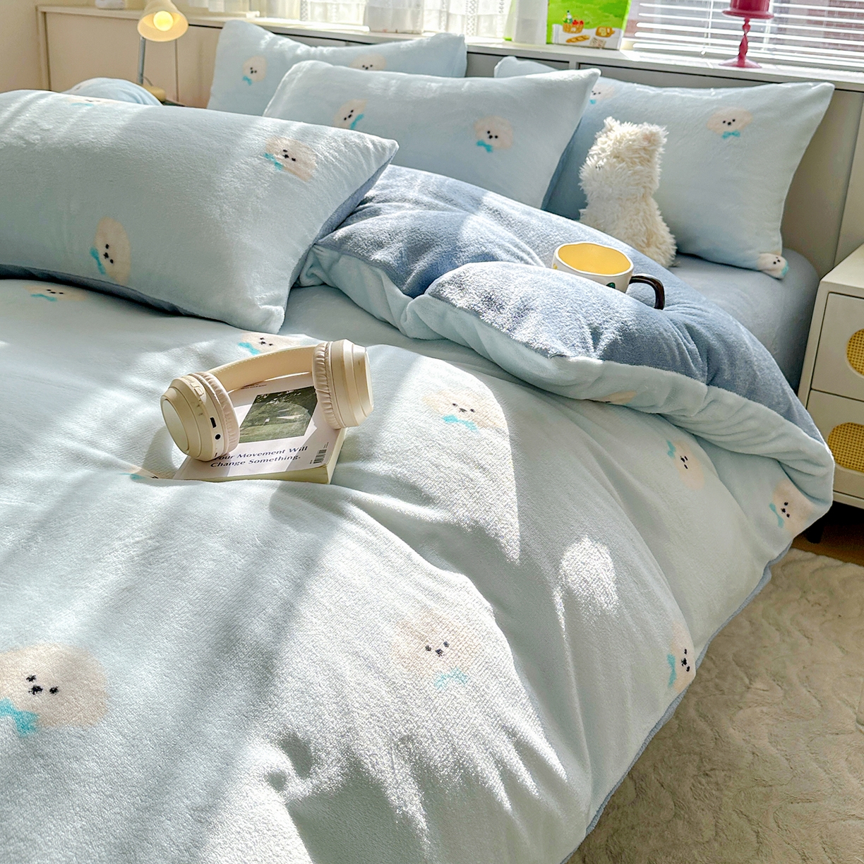 91家纺网 家纺一手货源 找家纺 优选 2025新款小清新加厚高克重牛奶绒四件套直播爆款电商爆款 绒绒小狗蓝