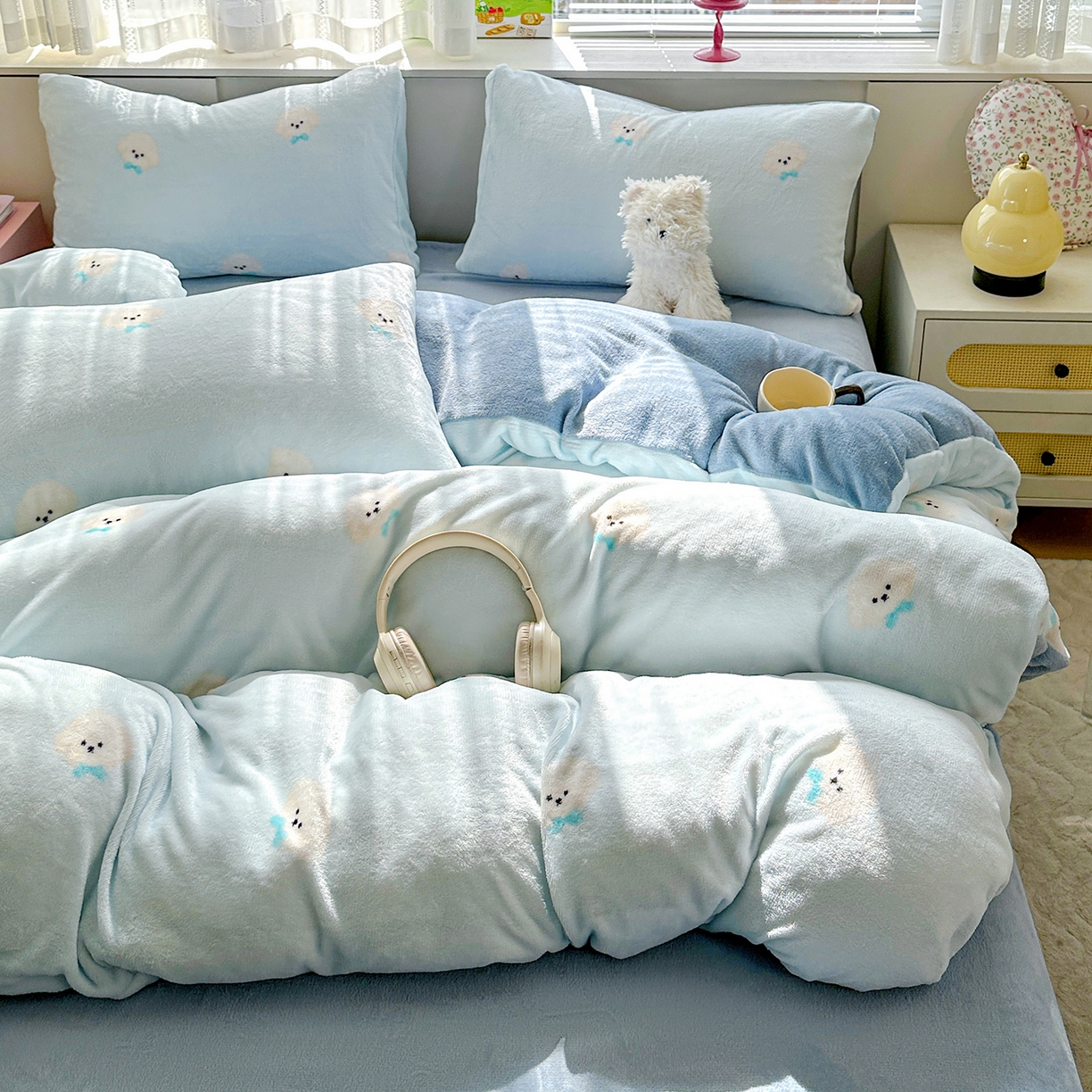 91家纺网 家纺一手货源 找家纺 优选 2025新款小清新加厚高克重牛奶绒四件套直播爆款电商爆款 绒绒小狗蓝