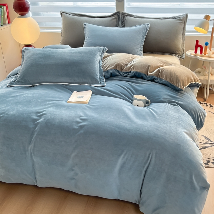 91家纺网 家纺一手货源 找家纺 咏绒家纺工厂店 2025新款加厚婴儿绒牛奶绒四件套9斤工艺款宝宝绒四件套 灰咖+蓝色