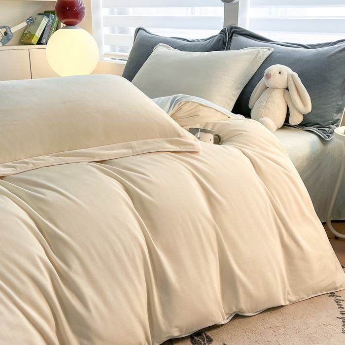 91家纺网 家纺一手货源 找家纺 咏绒家纺工厂店 2025新款加厚婴儿绒牛奶绒四件套9斤工艺款宝宝绒四件套 米白+浅蓝