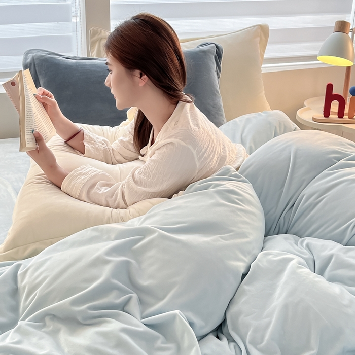 91家纺网 家纺一手货源 找家纺 咏绒家纺工厂店 2025新款加厚婴儿绒牛奶绒四件套9斤工艺款宝宝绒四件套 米白+浅蓝