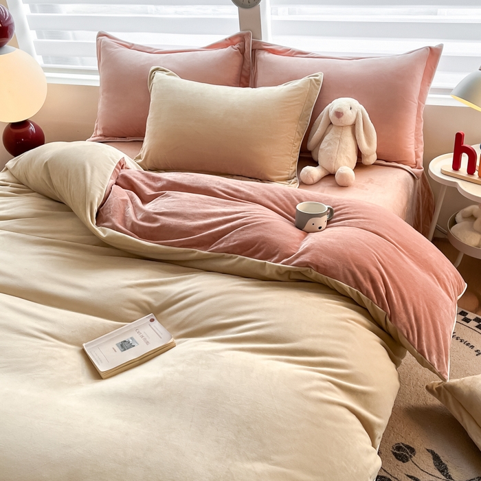 91家纺网 家纺一手货源 找家纺 咏绒家纺工厂店 2025新款加厚婴儿绒牛奶绒四件套9斤工艺款宝宝绒四件套 米驼+奶油橘