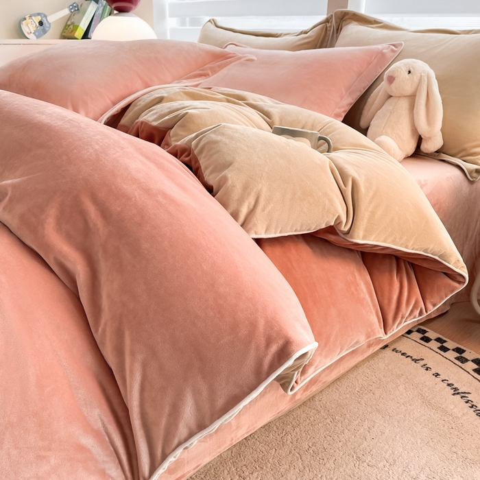 91家纺网 家纺一手货源 找家纺 咏绒家纺工厂店 2025新款加厚婴儿绒牛奶绒四件套9斤工艺款宝宝绒四件套 米驼+奶油橘