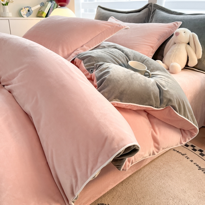 咏绒家纺工厂店 2025新款加厚婴儿绒牛奶绒四件套9斤工艺款宝宝绒四件套 皮粉+灰色