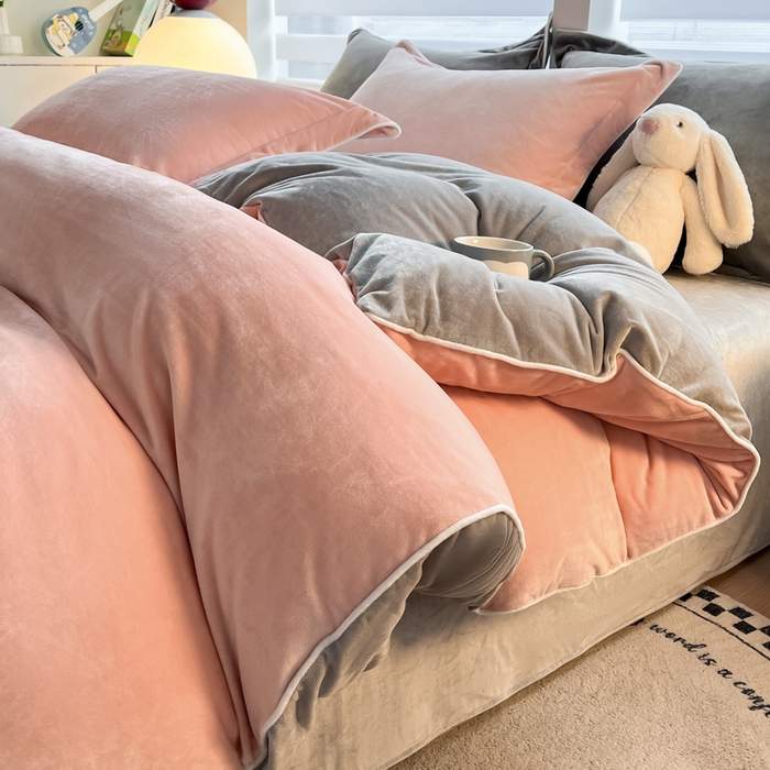 咏绒家纺工厂店 2025新款加厚婴儿绒牛奶绒四件套9斤工艺款宝宝绒四件套 皮粉+浅灰