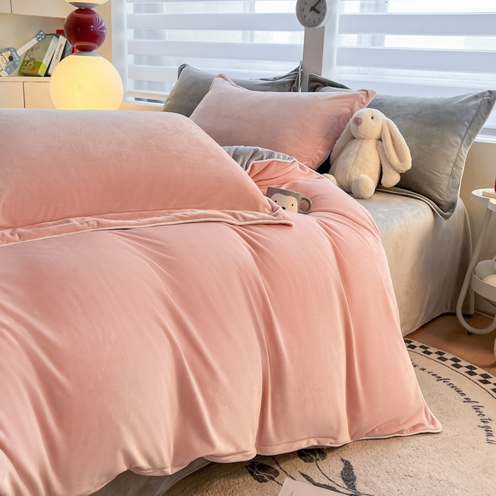 91家纺网 家纺一手货源 找家纺 咏绒家纺工厂店 2025新款加厚婴儿绒牛奶绒四件套9斤工艺款宝宝绒四件套 浅灰+皮粉