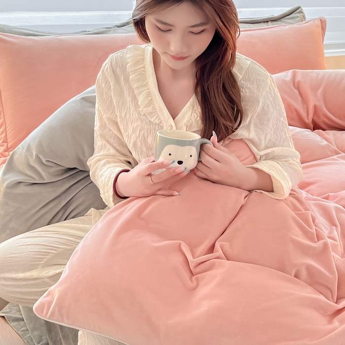 91家纺网 家纺一手货源 找家纺 咏绒家纺工厂店 2025新款加厚婴儿绒牛奶绒四件套9斤工艺款宝宝绒四件套 浅灰+皮粉