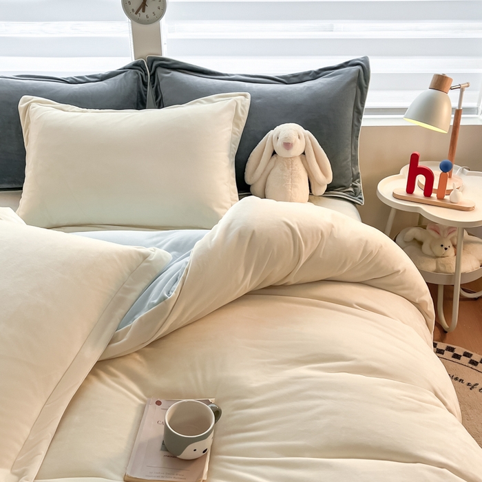 91家纺网 家纺一手货源 找家纺 咏绒家纺工厂店 2025新款加厚婴儿绒牛奶绒四件套9斤工艺款宝宝绒四件套 浅蓝+米白