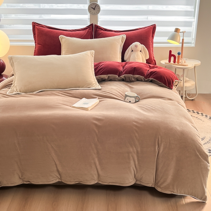 91家纺网 家纺一手货源 找家纺 咏绒家纺工厂店 2025新款加厚婴儿绒牛奶绒四件套9斤工艺款宝宝绒四件套 浅驼+晨曦红