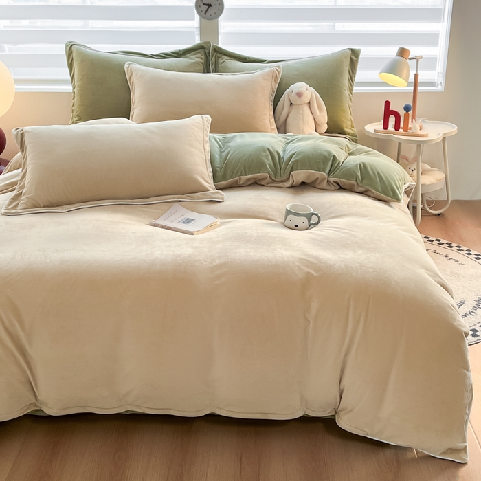 91家纺网 家纺一手货源 找家纺 咏绒家纺工厂店 2025新款加厚婴儿绒牛奶绒四件套9斤工艺款宝宝绒四件套 苔绿+米驼