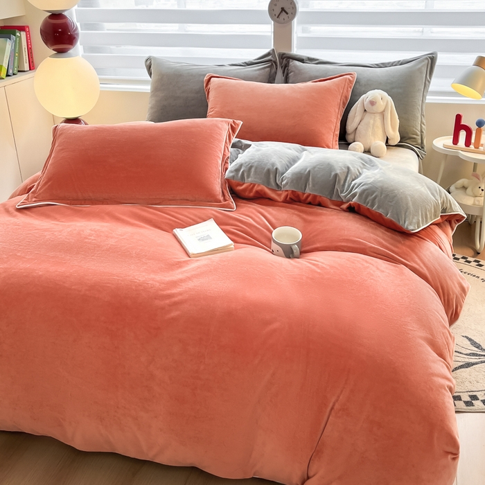 91家纺网 家纺一手货源 找家纺 咏绒家纺工厂店 2025新款加厚婴儿绒牛奶绒四件套9斤工艺款宝宝绒四件套 砖红+灰色