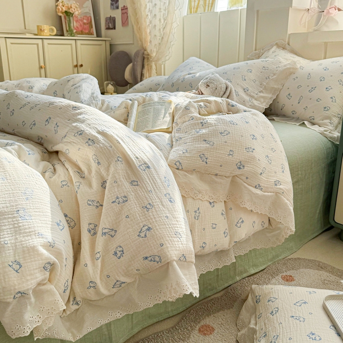 91家纺网 家纺一手货源 找家纺 咏绒家纺工厂店 2025新款全棉双层皱皱沙印花花边款四件套 玉兔-绿