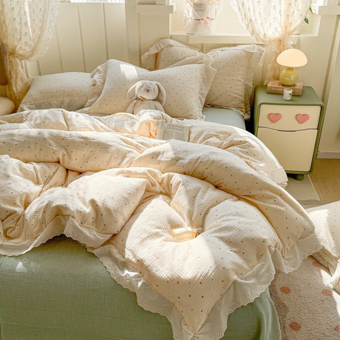 91家纺网 家纺一手货源 找家纺 咏绒家纺工厂店 2025新款全棉双层皱皱沙印花花边款四件套 墨颜