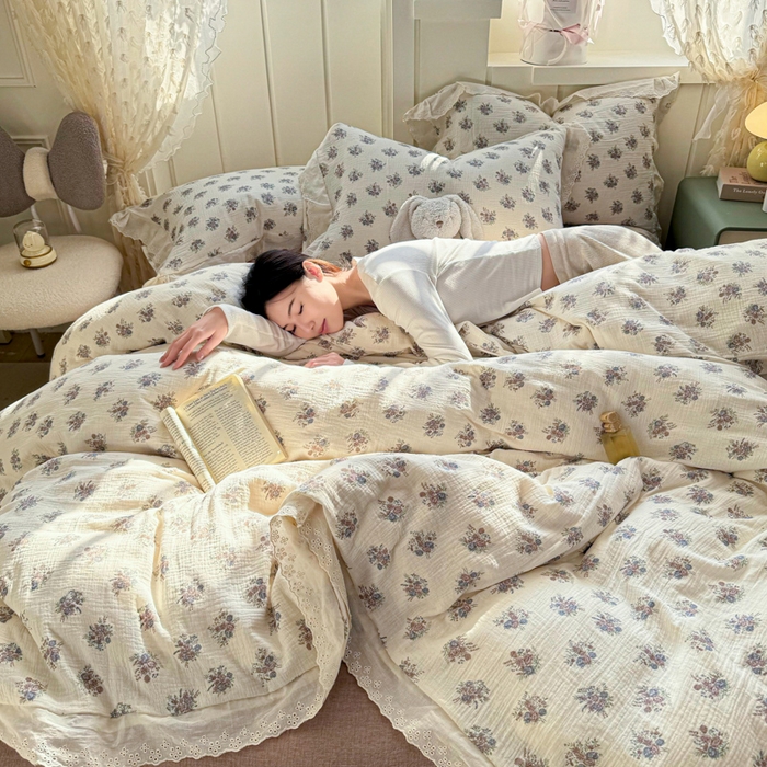 91家纺网 家纺一手货源 找家纺 咏绒家纺工厂店 2025新款全棉双层皱皱沙印花花边款四件套 花梦