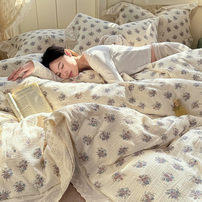 91家纺网 家纺一手货源 找家纺 咏绒家纺工厂店 2025新款全棉双层皱皱沙印花花边款四件套 花梦