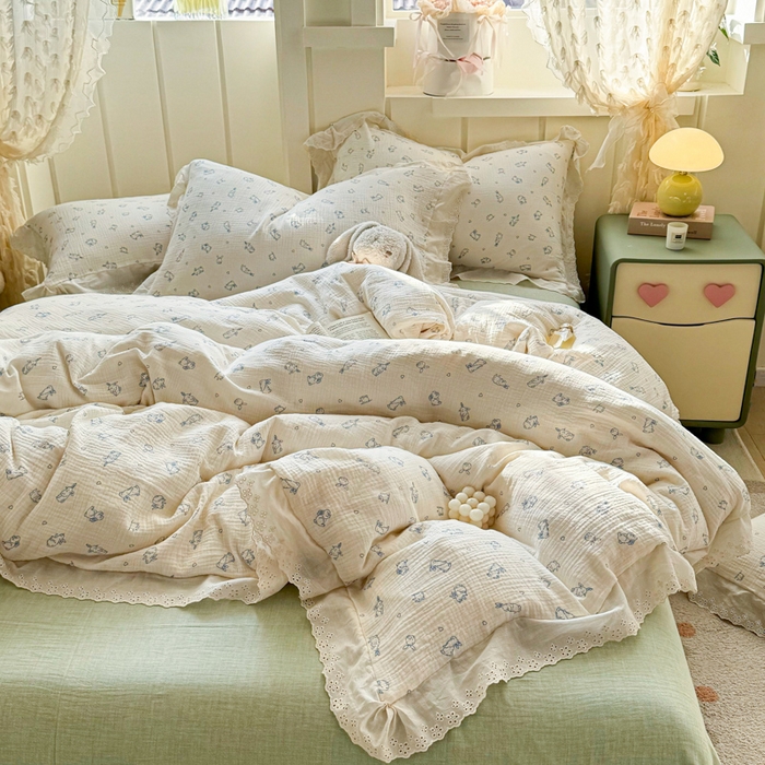 91家纺网 家纺一手货源 找家纺 咏绒家纺工厂店 2025新款全棉双层皱皱沙印花花边款四件套 玉兔-绿