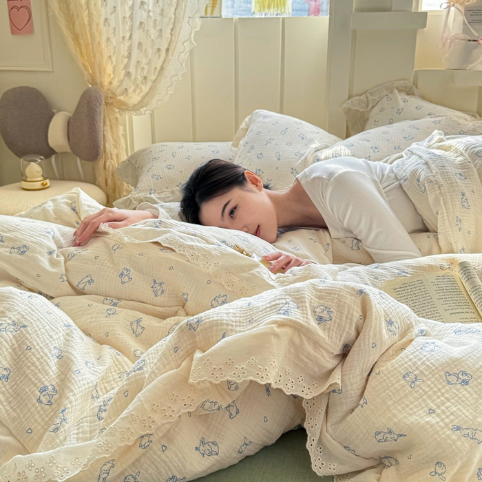 91家纺网 家纺一手货源 找家纺 咏绒家纺工厂店 2025新款全棉双层皱皱沙印花花边款四件套 玉兔-绿