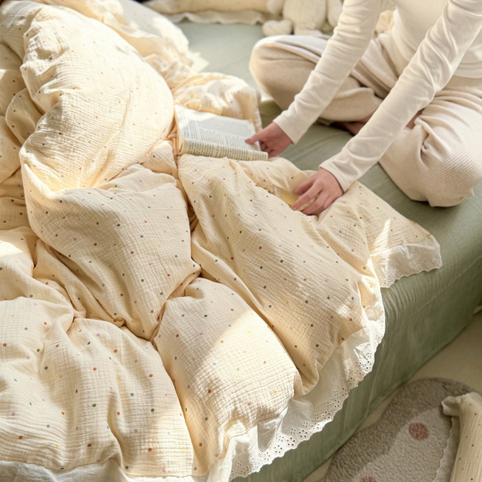 91家纺网 家纺一手货源 找家纺 咏绒家纺工厂店 2025新款全棉双层皱皱沙印花花边款四件套 墨颜