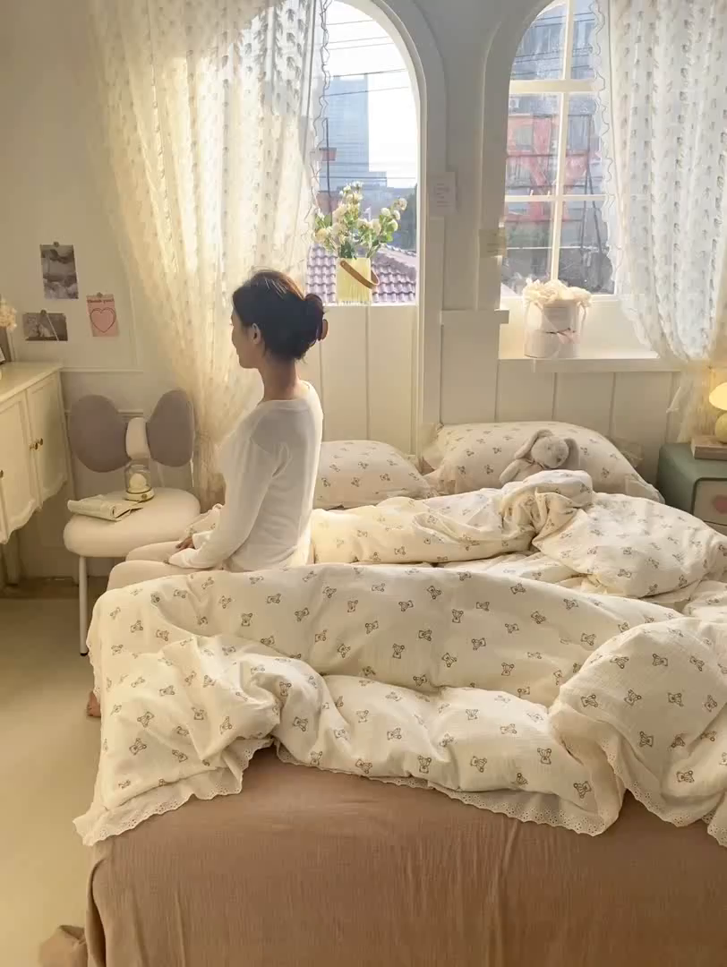 91家纺网 家纺一手货源 找家纺 咏绒家纺工厂店 2025新款全棉双层皱皱沙印花花边款四件套 玉兔-绿