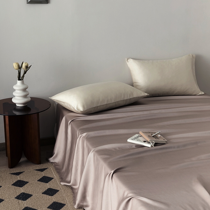 91家纺网 家纺一手货源 找家纺 浩情国际婚庆供货中心 2026新款60支奥地利兰精天丝纯色双拼系列四件套 野樱莓-芋泥灰