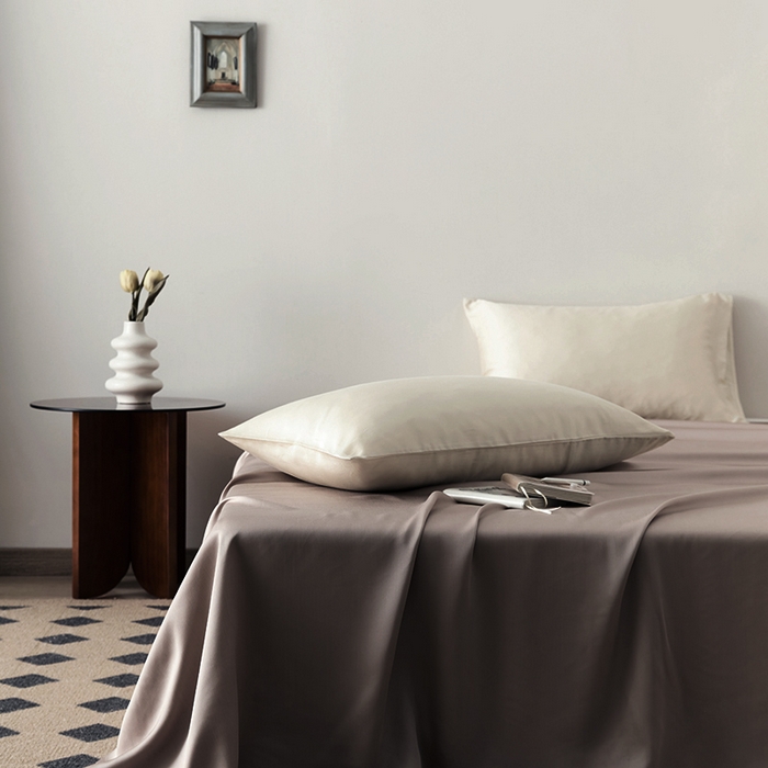 91家纺网 家纺一手货源 找家纺 浩情国际婚庆供货中心 2026新款60支奥地利兰精天丝纯色双拼系列四件套 野樱莓-芋泥灰