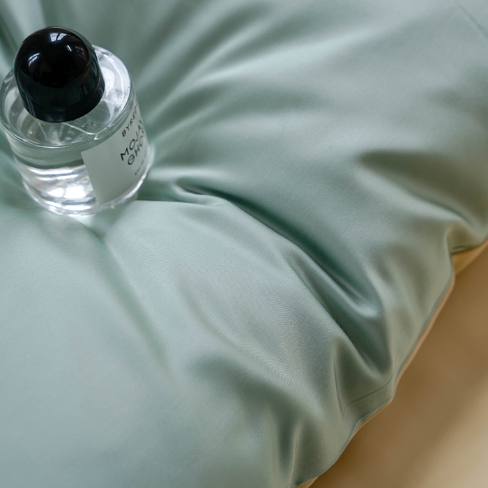 91家纺网 家纺一手货源 找家纺 浩情国际婚庆供货中心 2026新款60支奥地利兰精天丝纯色双拼系列四件套 浅艾绿-香槟金