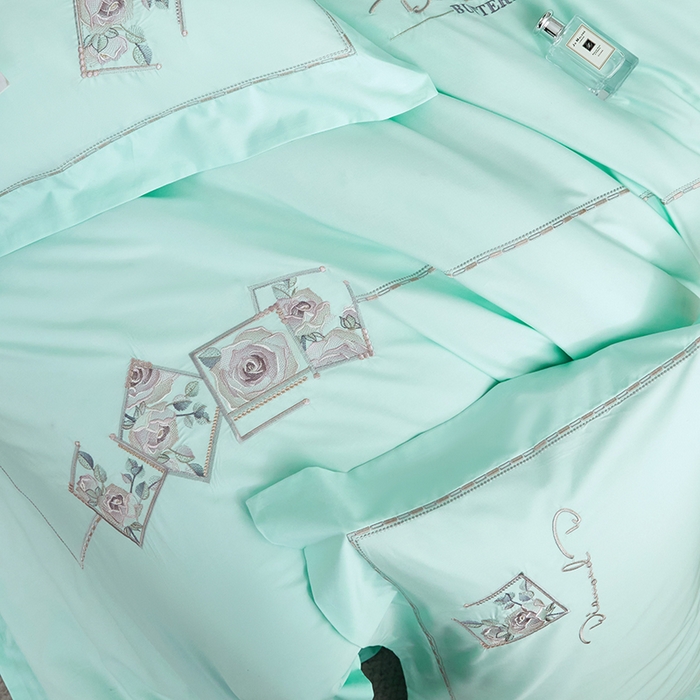 91家纺网 家纺一手货源 找家纺 浩情国际婚庆供货中心 2026新款160S春夏天丝棉高端刺绣系列四件套 诺兰-湖水蓝