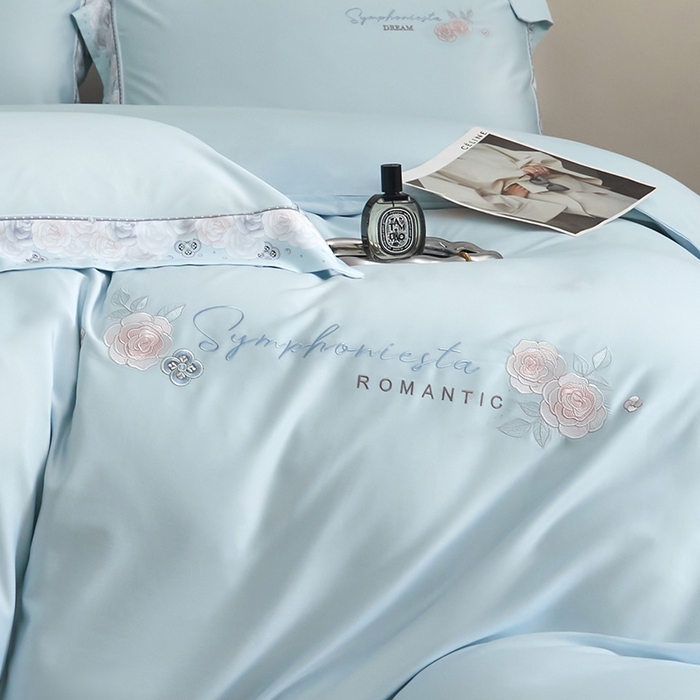 91家纺网 家纺一手货源 找家纺 浩情国际婚庆供货中心 2026新款160S春夏天丝棉高端刺绣系列四件套 玫瑰花香-天空蓝