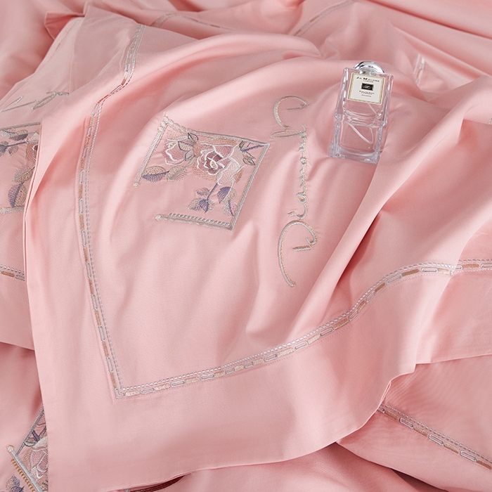 91家纺网 家纺一手货源 找家纺 浩情国际婚庆供货中心 2026新款160S春夏天丝棉高端刺绣系列四件套 诺兰-豆沙