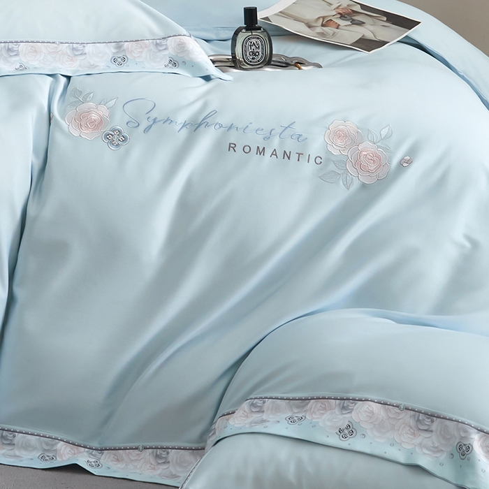 91家纺网 家纺一手货源 找家纺 浩情国际婚庆供货中心 2026新款160S春夏天丝棉高端刺绣系列四件套 玫瑰花香-天空蓝